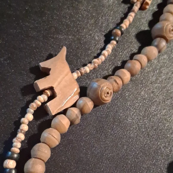 Vintage Brown Wooden Animal Necklace - Picture 4 of 11